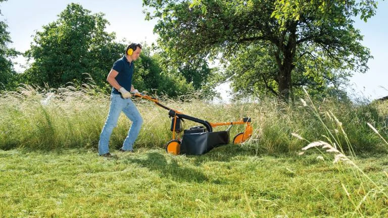 AS 21 4T B&S Comfort High Grass Mower - Image 2