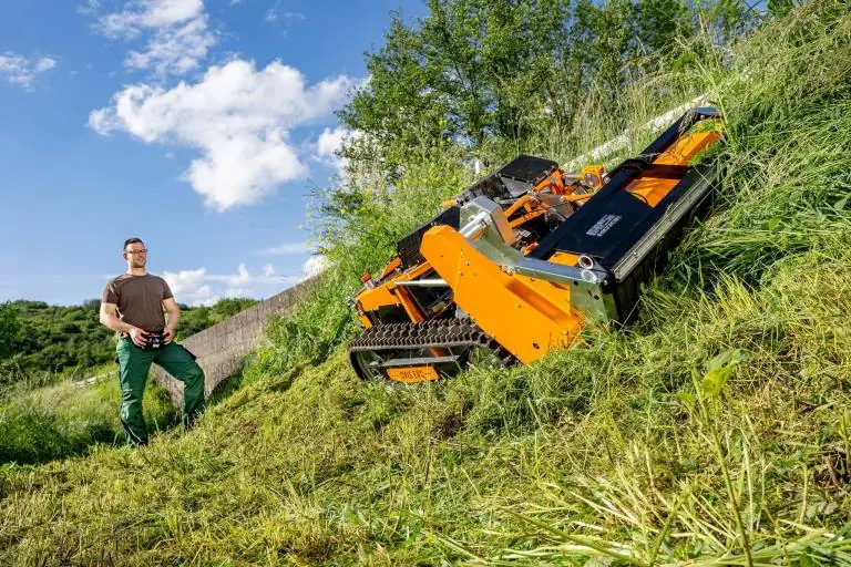 AS 1000 Ovis EVO RC Remote Controlled Mower - Image 6