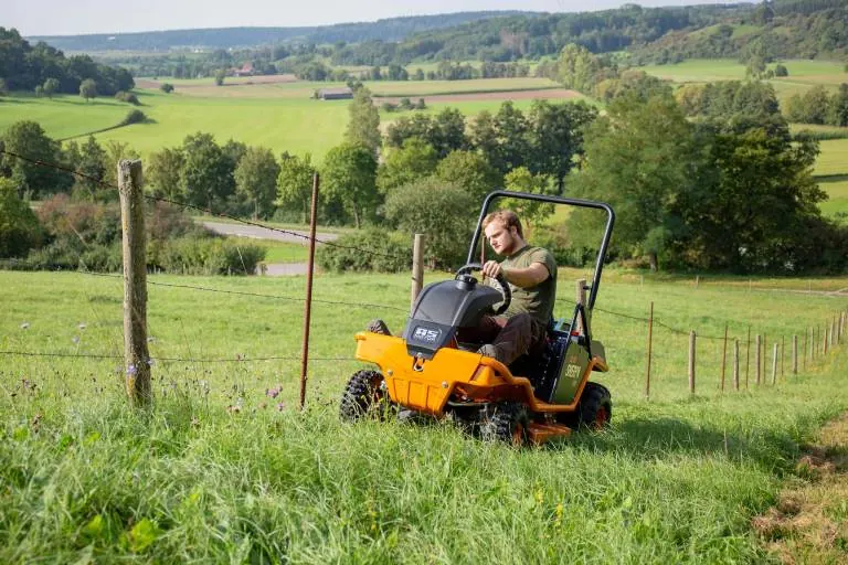 AS 920 Sherpa 2WD B&S Ride On Mower - Image 3