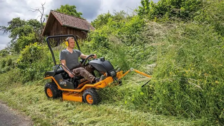 AS 940 Sherpa 4WD Loncin Ride On Mower - Image 2