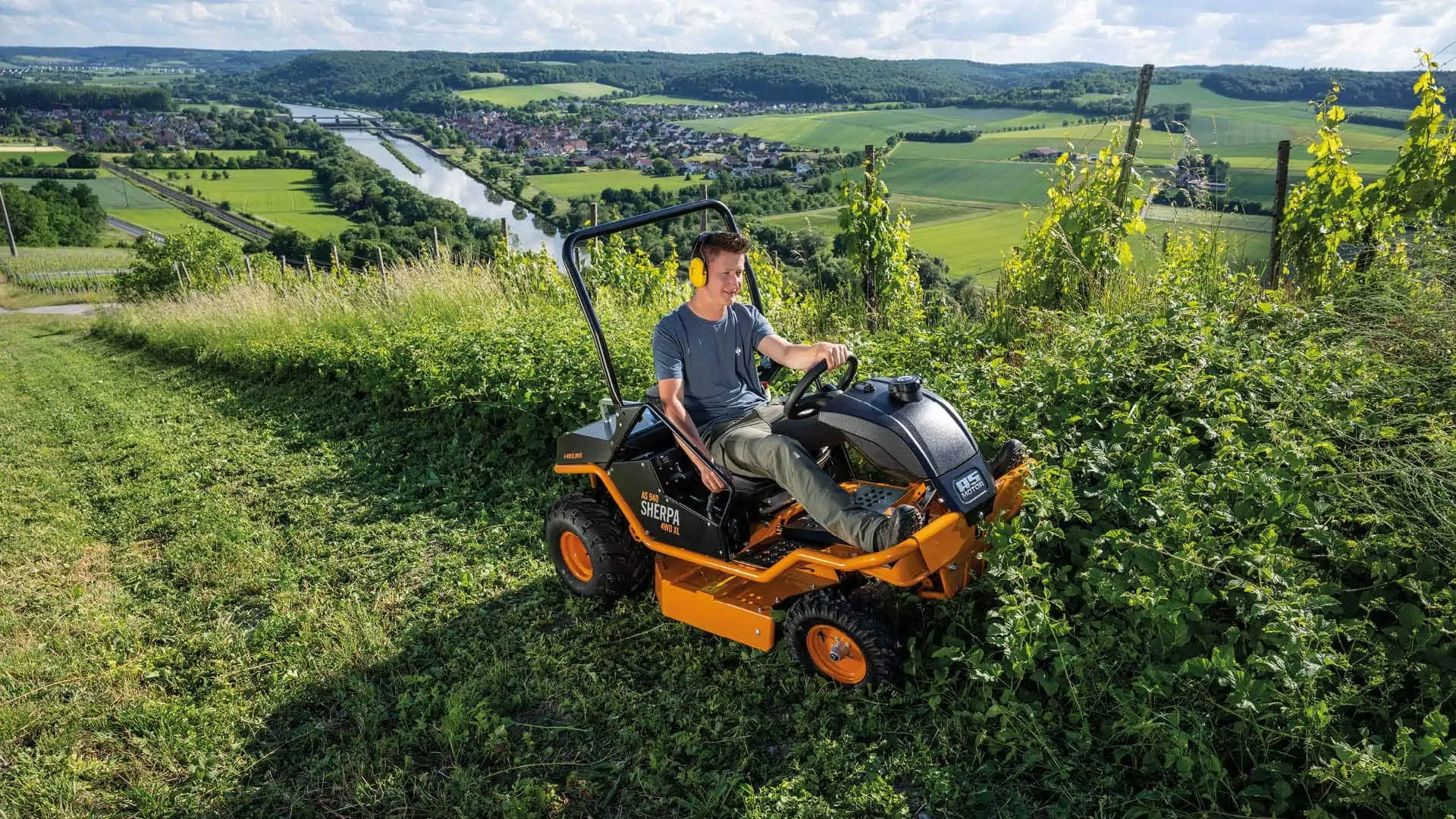 AS 940 Sherpa 4WD XL Loncin Ride On Mower - Image 3